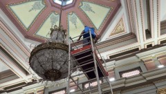 El Ayuntamiento de Murcia 'deja como una patena' el Salón de Plenos cuando cumple un siglo de historia