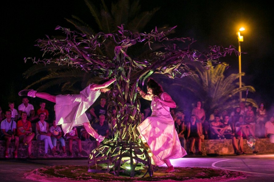 'Olea', espectáculo de Visitants, llega a Arañuel dentro de la programación de Diputació a Escena