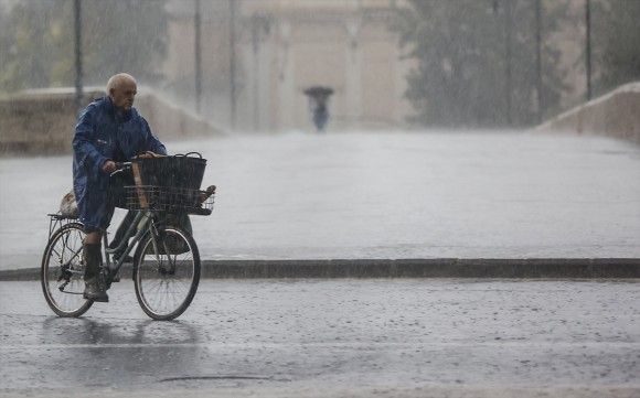 El Ayuntamiento de València cierra parques y jardines por la alerta naranja por lluvias y tormentas
