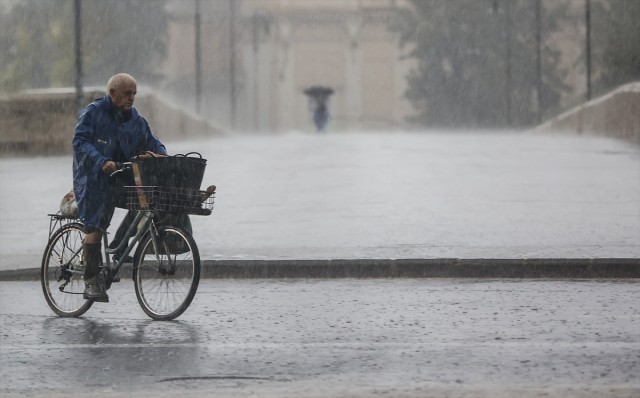 El Ayuntamiento de València cierra parques y jardines por la alerta naranja por lluvias y tormentas