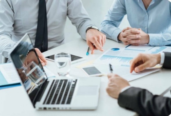 La creación de empresas baja un 13% en la Región y el capital invertido cae a la mitad