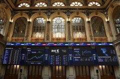El Ibex 35 sube un 0,2% en la media sesión y enfila los 19.900 puntos, con el crudo en 94 dólares