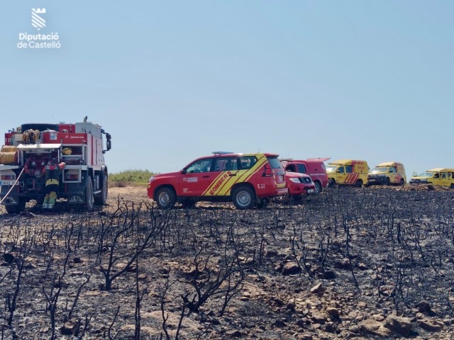Los bomberos acuden a Tales por la posible reproducción del incendio de la Vall d'Uixó