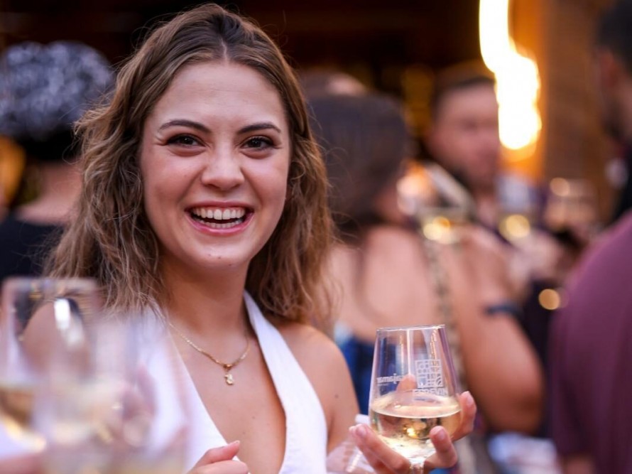 Requena Ciudad Española del Vino desafía la tormenta con cientos de brindis en Ferevin
