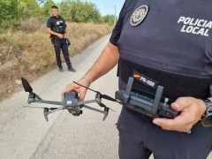 Uso de drones en Riba-roja para vigilar robos e infracciones durante la campaña estival de la algarroba 