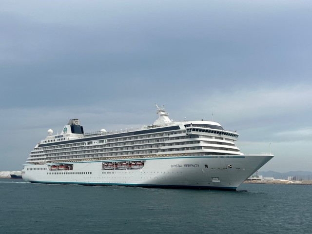 PortCastelló se posiciona como destino de cruceros 'premium': recibe al selecto ‘Crystal Serenity’, con pasaje de EEUU y Australia