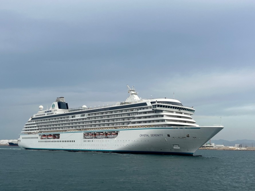 PortCastelló se posiciona como destino de cruceros 'premium': recibe al selecto ‘Crystal Serenity’, con pasaje de EEUU y Australia