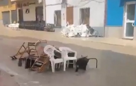 Las tormentas se ceban con Jumilla: reventones húmedos en pleno centro y rachas de hasta 90 km/h