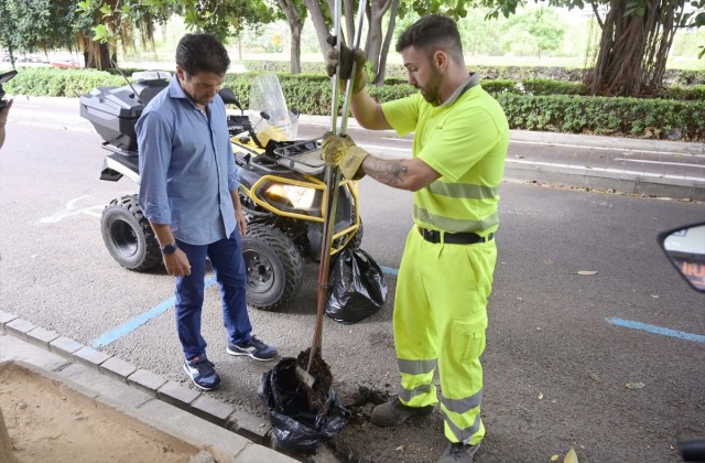 El Ayuntamiento de València inicia la renovación de la red de saneamiento de la calle Ernest Anastasio, en el Marítimo