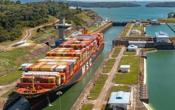 El Canal de Panamá limita el tránsito de buques por el descenso de las precipitaciones a causa de El Niño