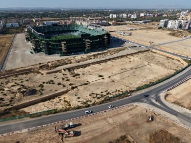 Elche establece tres líneas de refuerzo de bus para el Martínez Valero por las obras en los accesos