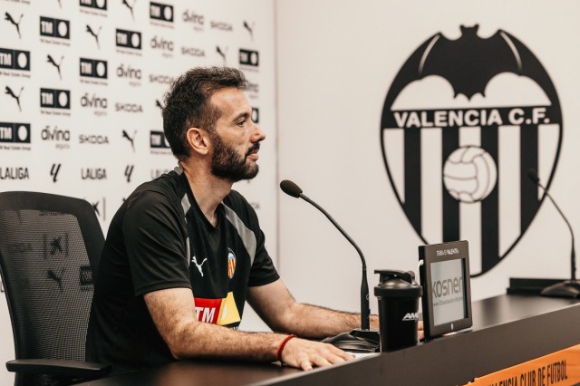 Corberán reconoce que el equipo está “incompleto” y pide que todos den “un paso más”