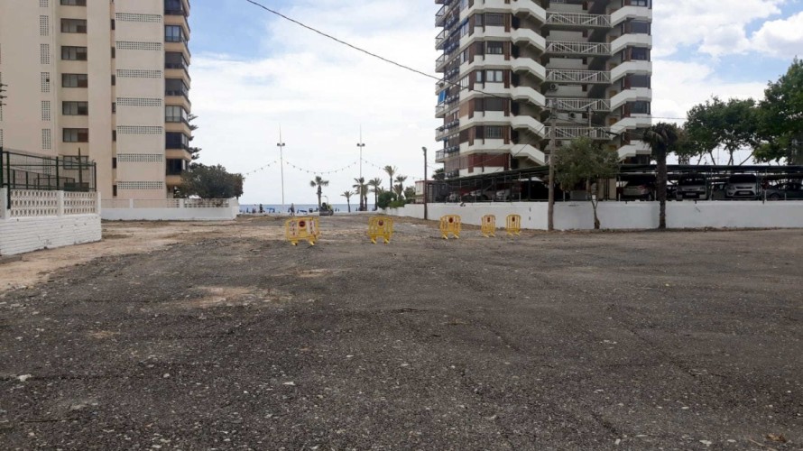 El único solar 'virgen' de la primera línea de Benidorm inicia su reedificación: los propietarios de Las Terrazas lo intentan de nuevo