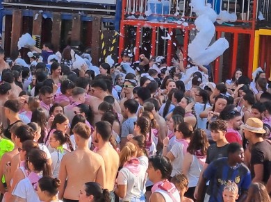 Nules arranca sus fiestas de Sant Bartolomé con una multitudinaria 'Cridà'