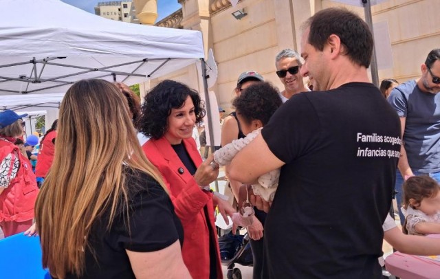 Las medidas de la Generalitat para apoyar a familias numerosas y monoparentales abarcan fiscalidad, vivienda, educación y simplificación administrativa