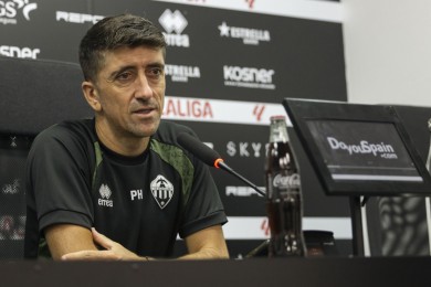 Hernández reconoce que el Castellón debe aligerar su plantilla, aunque no descarta más llegadas