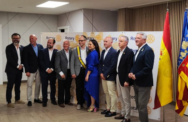 Mónica Gozalbo, nueva presidenta del Rotary Club La Vall d'Uixó en el 20 aniversario de la entidad