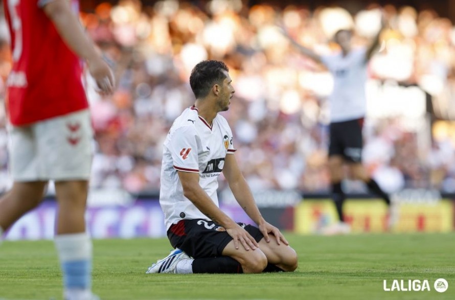El Valencia CF se estrena con un empate gris en Mestalla