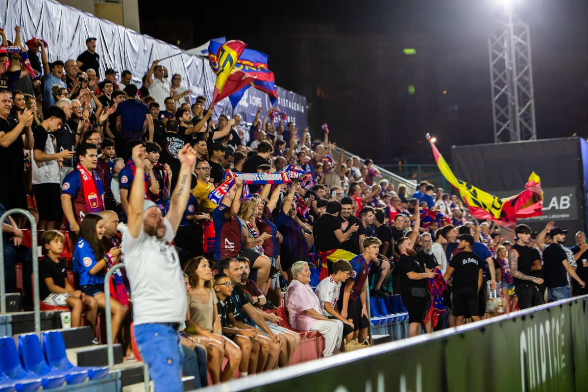 Más de 3.700 espectadores respondiron a la llamada del fúbol - Más de 3.700 espectadores respondiron a la llamada del fúbol