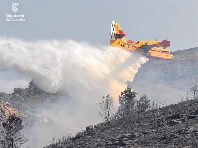 Los bomberos trabajan para controlar el incendio de la Calderona tras estabilizarlo: 633 hectáreas calcinadas 