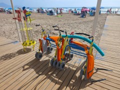 Una jueza denuncia en Fiscalía la falta de sillas anfibias para discapacitados en una playa de El Campello