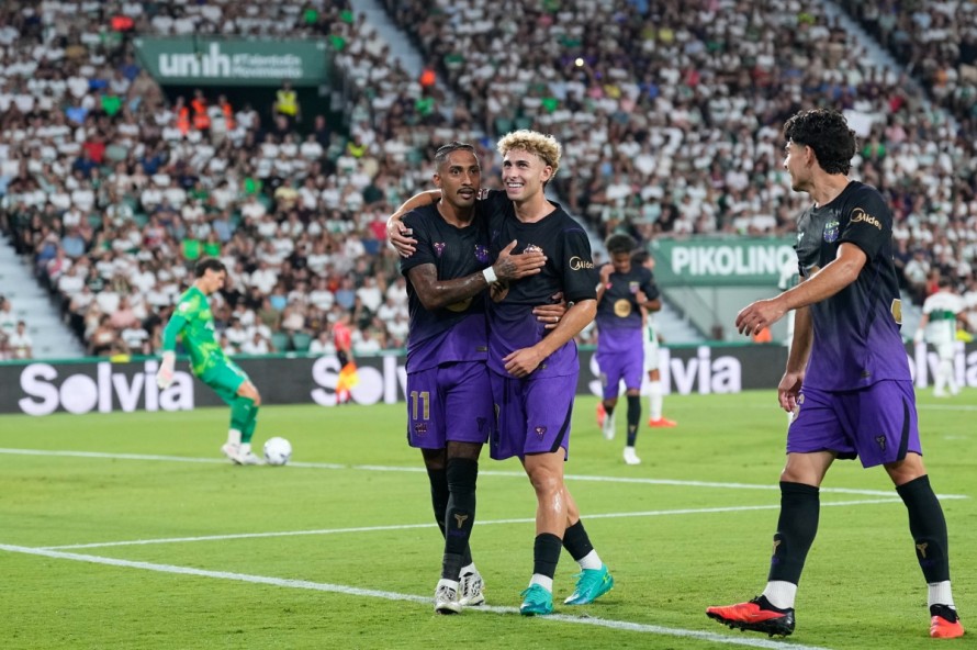 El FC Barcelona no perdona y castiga con dureza la valentía del Elche CF