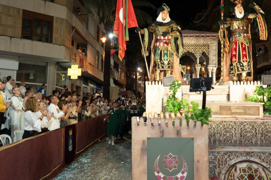 Les Entrades de Moros i Cristians converteixen Ontinyent en un gran escenari d'història, cultura i espectacle