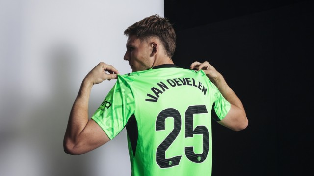 Van Oevelen: “Soy un portero técnico y fuerte en los balones aéreos