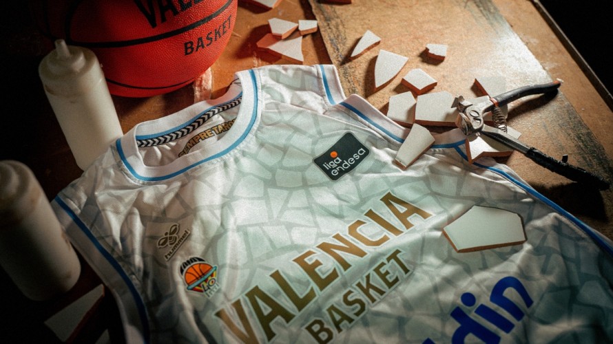 Valencia Basket completa su colección del 40 aniversario con el ‘Trencadís’