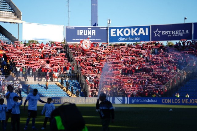 Las aficiones del Murcia y el Efesé organizan viajes para sus aficiones a Alicante y Algeciras