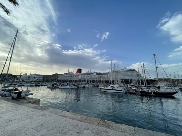 El Queen Anne y el Allura coinciden en Cartagena con cerca de 4.500 pasajeros