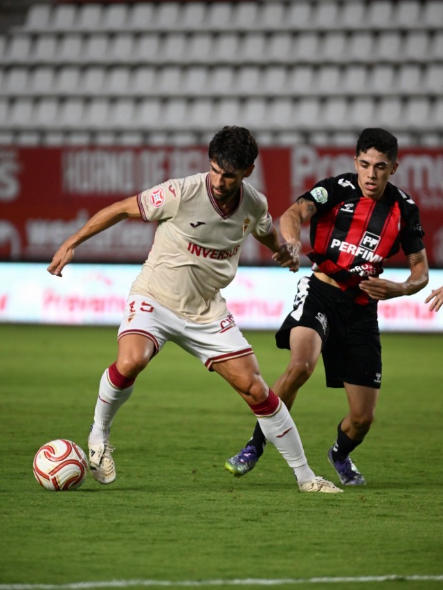 El Real Murcia sólo perdió el primero de sus ocho partidos de preparación para la Liga y fue campeón regional