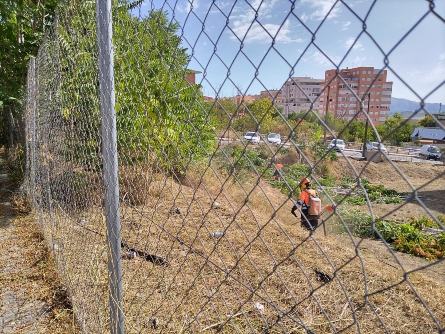 Alcoy expedienta a inmobiliarias y bancos dueños de solares al no atender requerimientos de limpieza