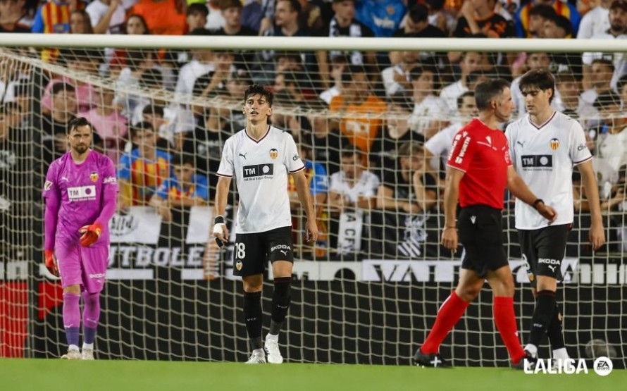 Mestalla explota ante un Valencia inofensivo