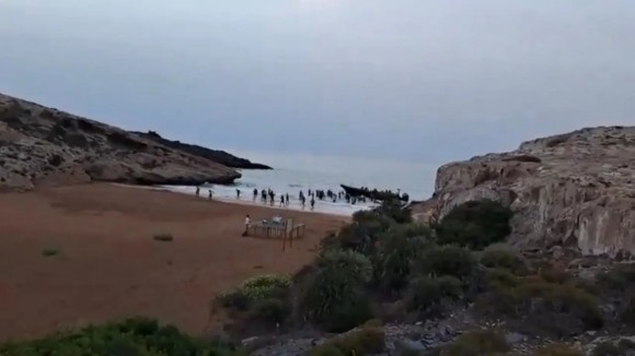 Nueva patera en Cartagena: medio centenar de inmigrantes desembarcan en Calblanque 