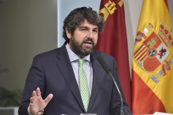 López Miras convoca al Consejo de Gobierno tras la nueva lancha rápida con inmigrantes