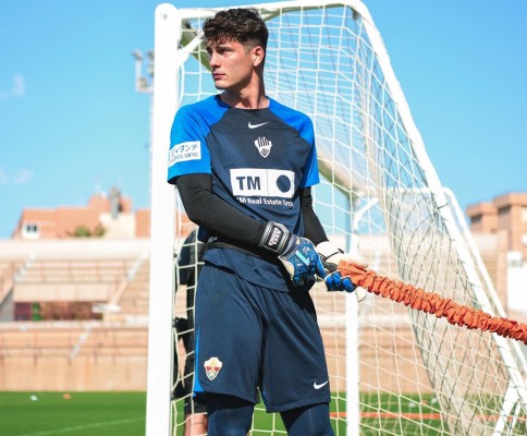 El Elche aligera su nómina de porteros