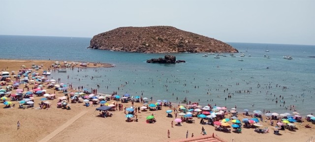 Denuncian la presencia de motos de agua y fiestas en barcos en el entorno de la Isla de Adentro de Mazarrón