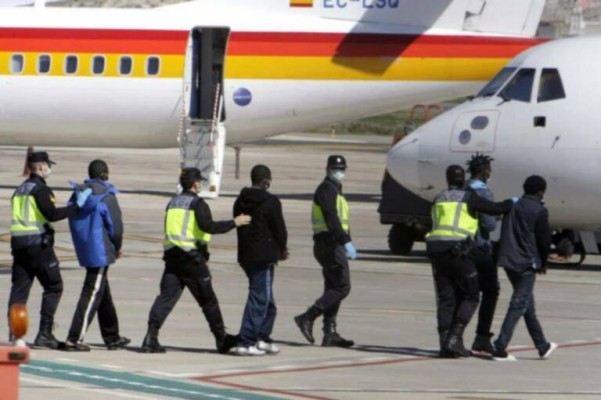 El PP se lía un montón

con la inmigración