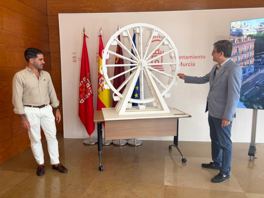 La Feria de Murcia recupera su emblemática noria y un mercado de artesanía en el Plano de San Francisco