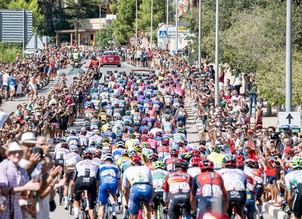 La Vuelta Ciclista en una edición anterior a su paso por la Comunitat. - La Vuelta Ciclista en una edición anterior a su paso por la Comunitat.
