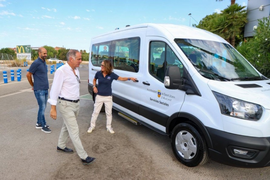 Sant Joan amplía el transporte para movilidad reducida: nuevo vehículo adaptado y más horario