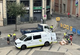 El problema de nunca acabar: Alcoy vuelve a reparar los adoquines de Plaça d'Espanya y modifica el tráfico dos días