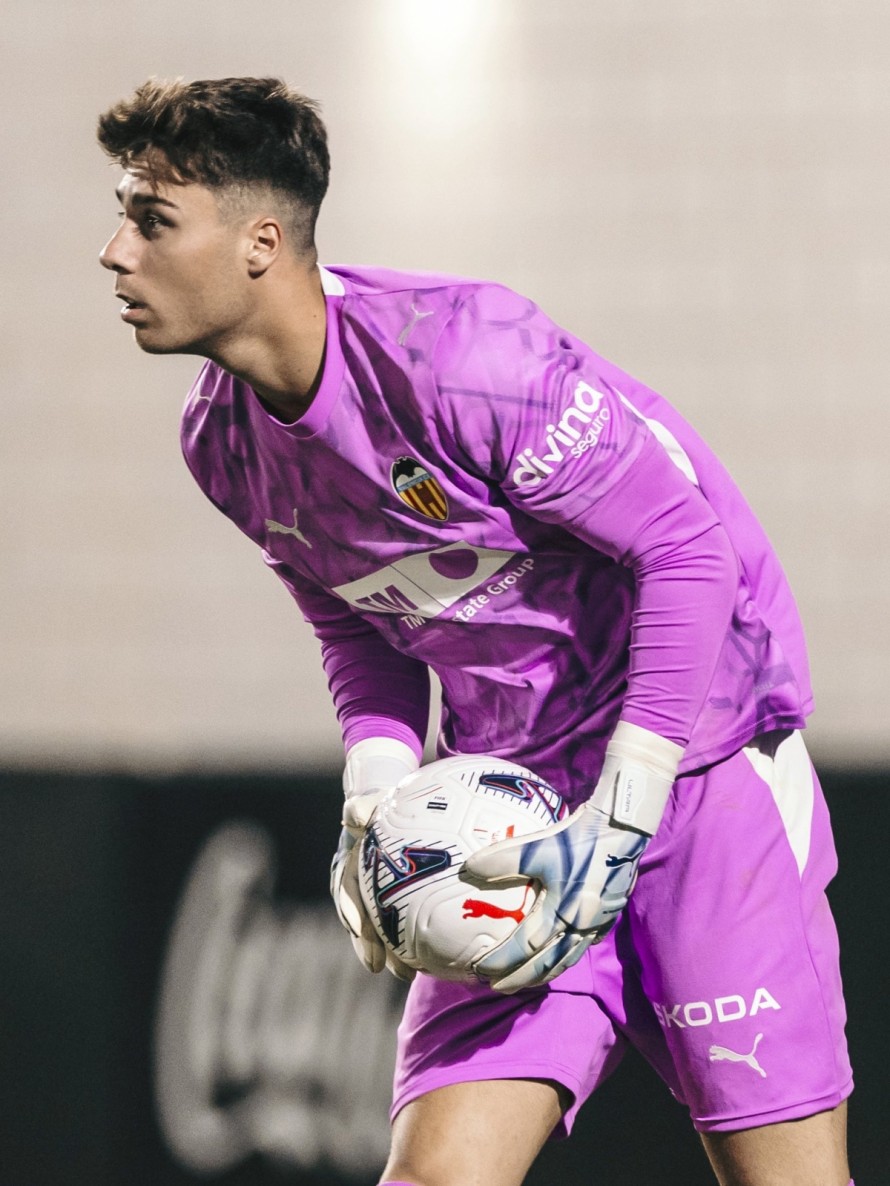 Oficial: Vicent Abril se marcha cedido al Nástic