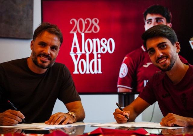 El canterano Alonso Yoldi renueva con el Real Murcia hasta 2028