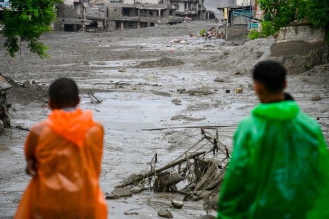 Aumentan a cerca de 180 los muertos por las inundaciones en el norte de Nepal, con cuatro españoles sin localizar