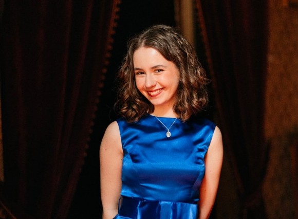 La soprano cartagenera de 18 años Inés Ananda abre un 'crowdfunding' para cumplir su sueño y estudiar con un tenor internacional