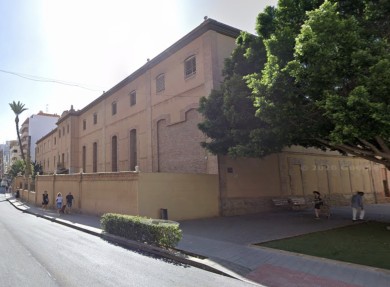 El PSOE lleva de nuevo al Pleno el derribo del muro del asilo de Orihuela tras tres años de reclamaciones