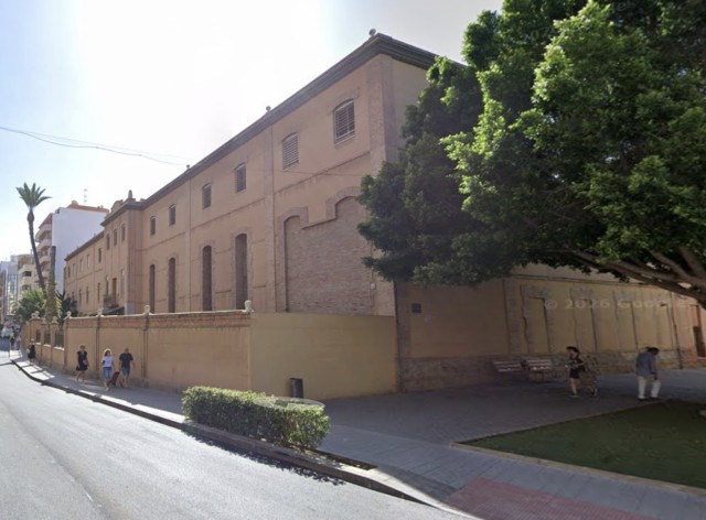 El PSOE lleva de nuevo al Pleno el derribo del muro del asilo de Orihuela tras tres años de reclamaciones