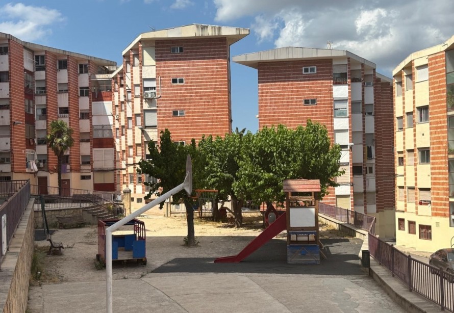 Luz verde a la rehabilitación de los 166 pisos del barrio Font Dolça en Alcoy: adjudicada a Gestaser por 4,2 millones